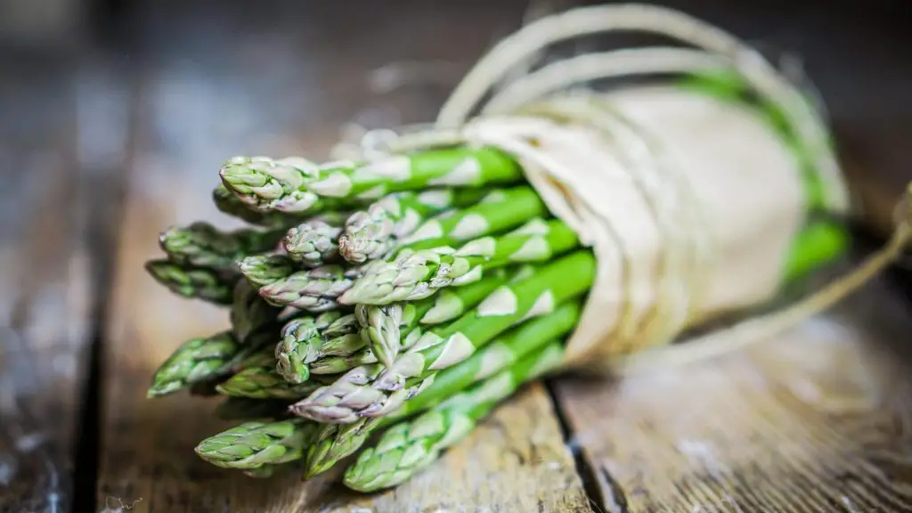 Portion et fréquence des asperges pour les cochons d'Inde